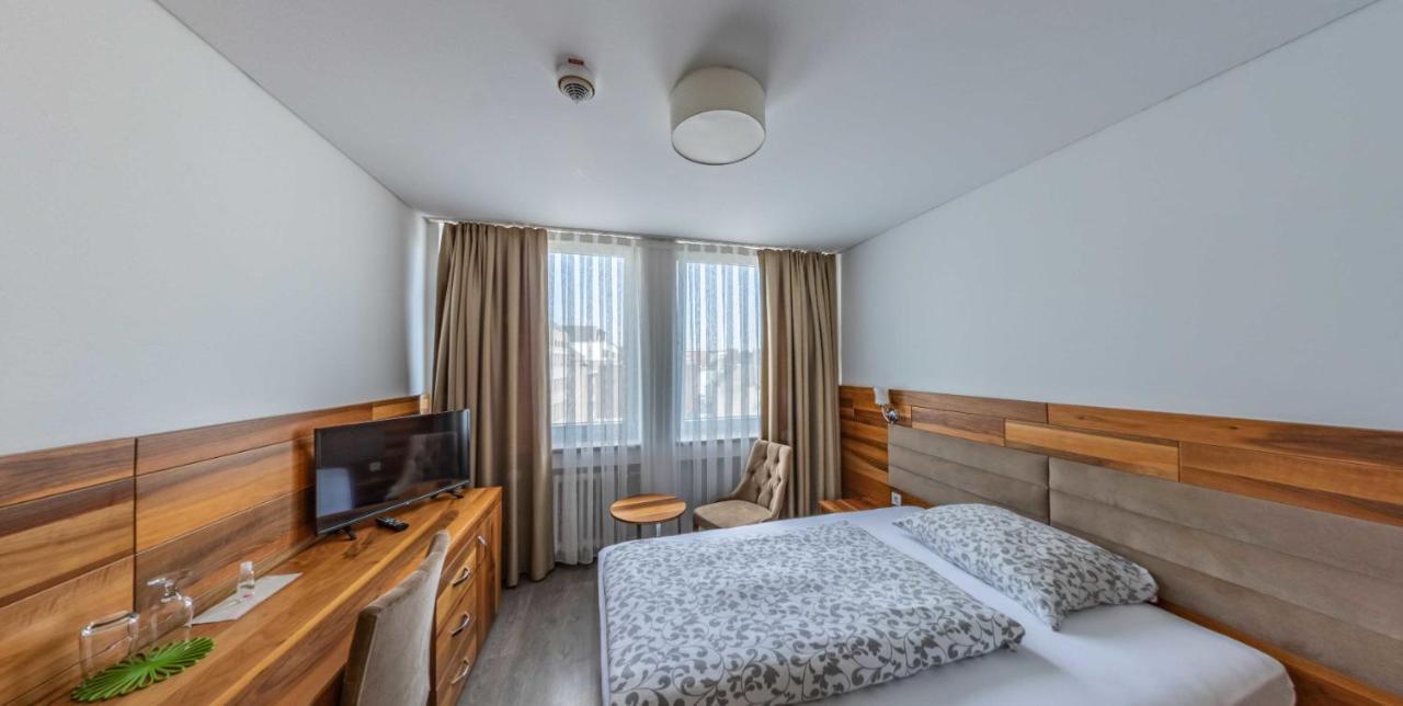 Bayrischer Hof Krefeld Bagian luar foto
